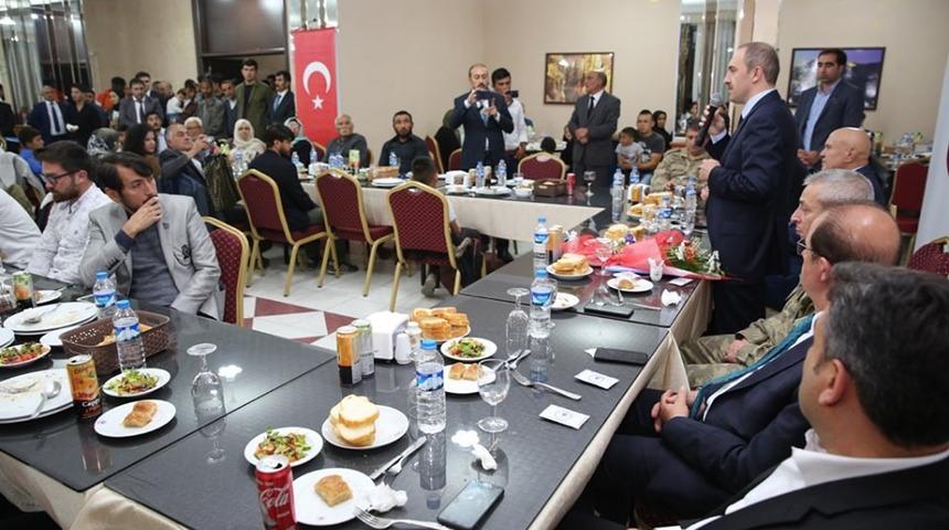 Bayburt’ta yaşayan göçmenler yemekte bir araya geldi