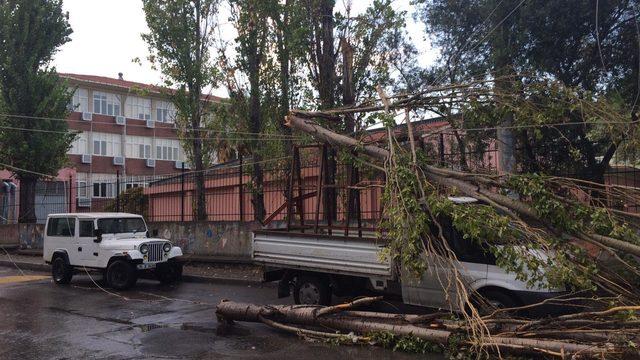 Sağanak İzmir'i olumsuz etkiledi (2)