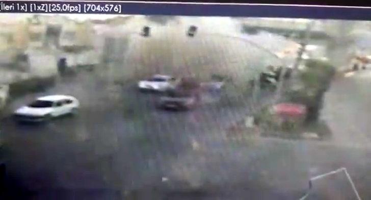 Son dakika! Adana'da polisleri taşıyan araca bombalı saldırı G3