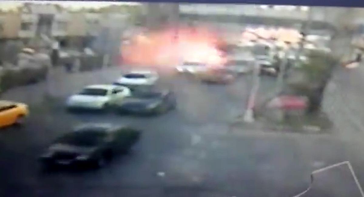 Son dakika! Adana'da polisleri taşıyan araca bombalı saldırı