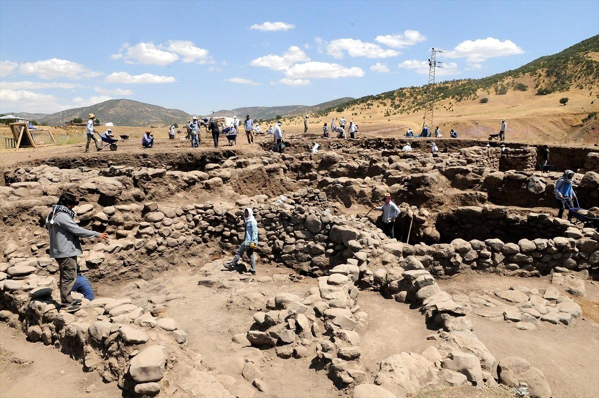 Sular altında kalacak Norik H&ouml;y&uuml;k'te her katmandan başka bir k&uuml;lt&uuml;r&uuml;n izleri &ccedil;ıktı! 