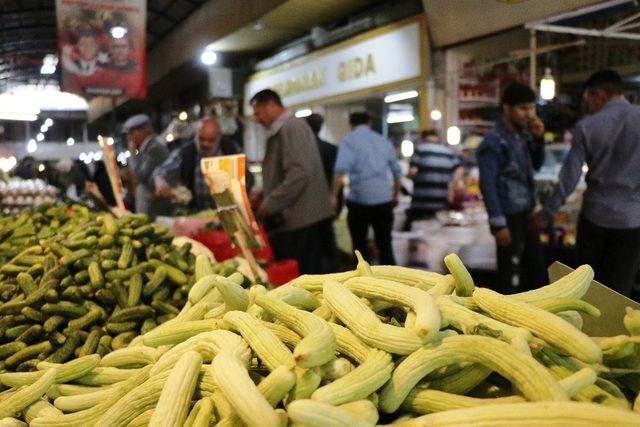 (Özel) Turşuluklar pazar tezgahlarını süsledi