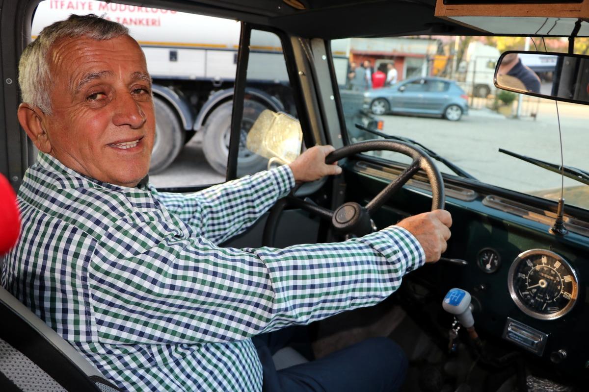 100 bin lira teklif ettiler, satmadı! Babasından miras kalan 1949 model cipe g&ouml;z&uuml; gibi bakıyor