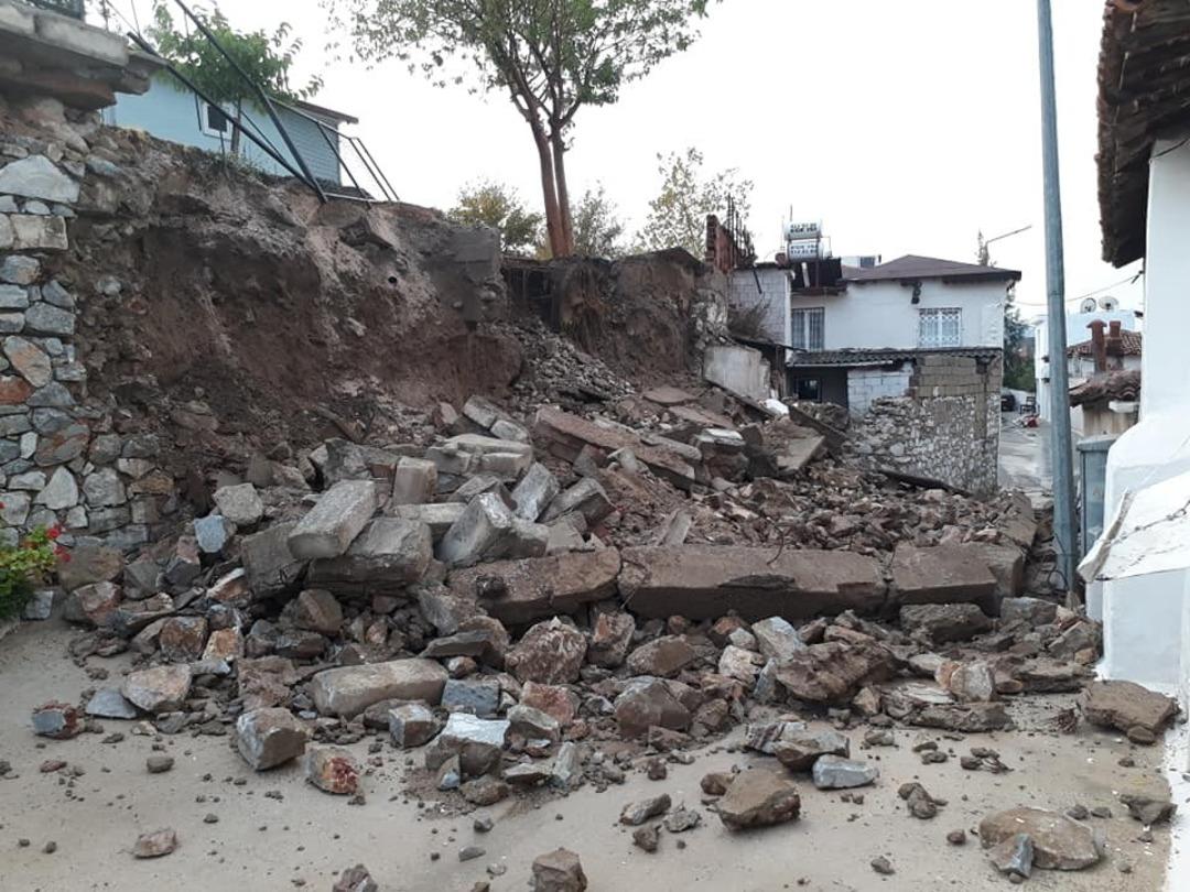 Milas yağışa teslim oldu