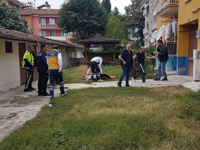 Tartıştığı sevgilisini evinin bahçesinde bıçakladı