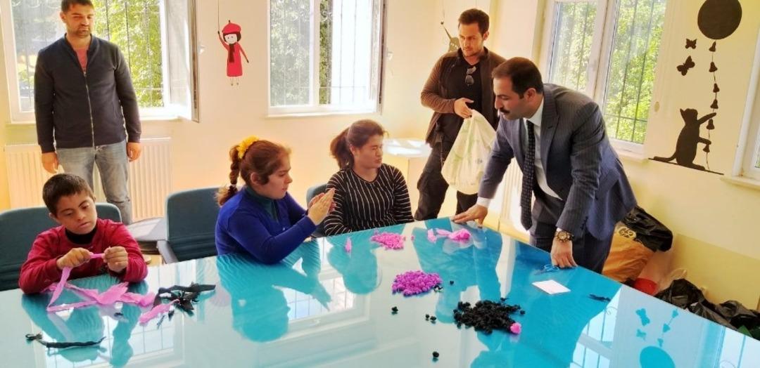 Başkan Geylani&rsquo;den &ouml;zel &ccedil;ocuklara ziyaret