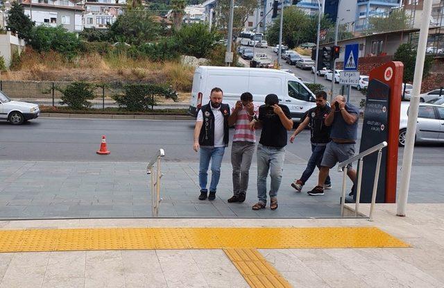 Alanya merkezli uyuşturucu operasyonda gözaltına alınan 19 şüpheliden 3’ü adliyede