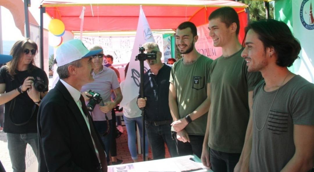 Rekt&ouml;r Uysal, Oryantasyon etkinlik alanını ziyaret etti