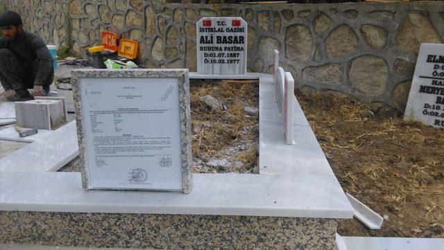 Dedesinin İstiklal Savaşı gazisi olduğu anlaşıldı, mezar yapıldı