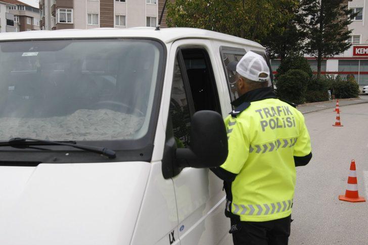 Bursa'da özel araçta sigara içenlere uygulama!  G2