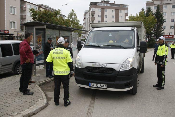 Bursa'da özel araçta sigara içenlere uygulama!  G3