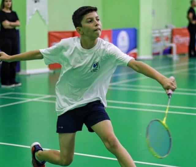 Yunusemreli Gökay badmintonda Türkiye’de ilk onda