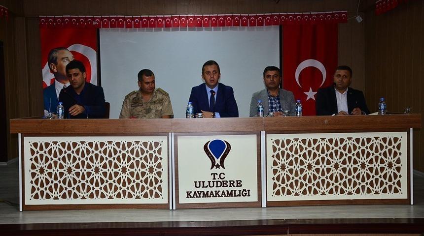 Uludere Kaymakamı Solmaz, muhtar ve korucularla bir araya geldi