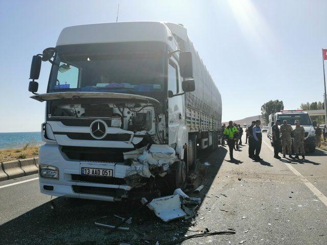 Ahlat'ta kaza: Aynı aileden 3 kişi öldü, 4 kişi yaralandı