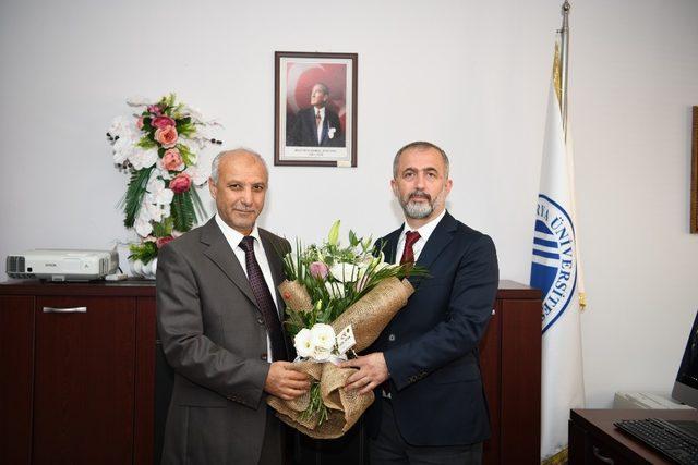 Hukuk Fakültesi dekanlığında devir teslim