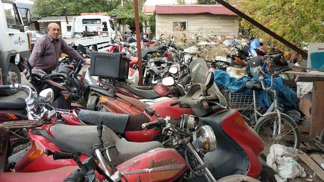 Yediemin otoparkları motosiklet mezarlığına döndü