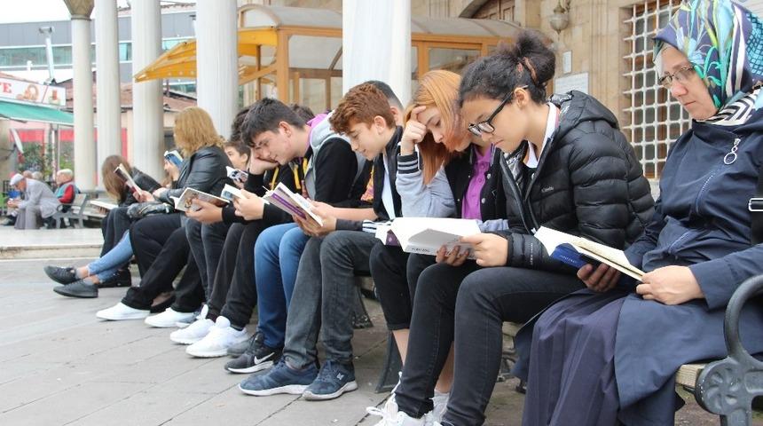 Uğurlu öğrenciler kitap okumaya dikkat çektiler