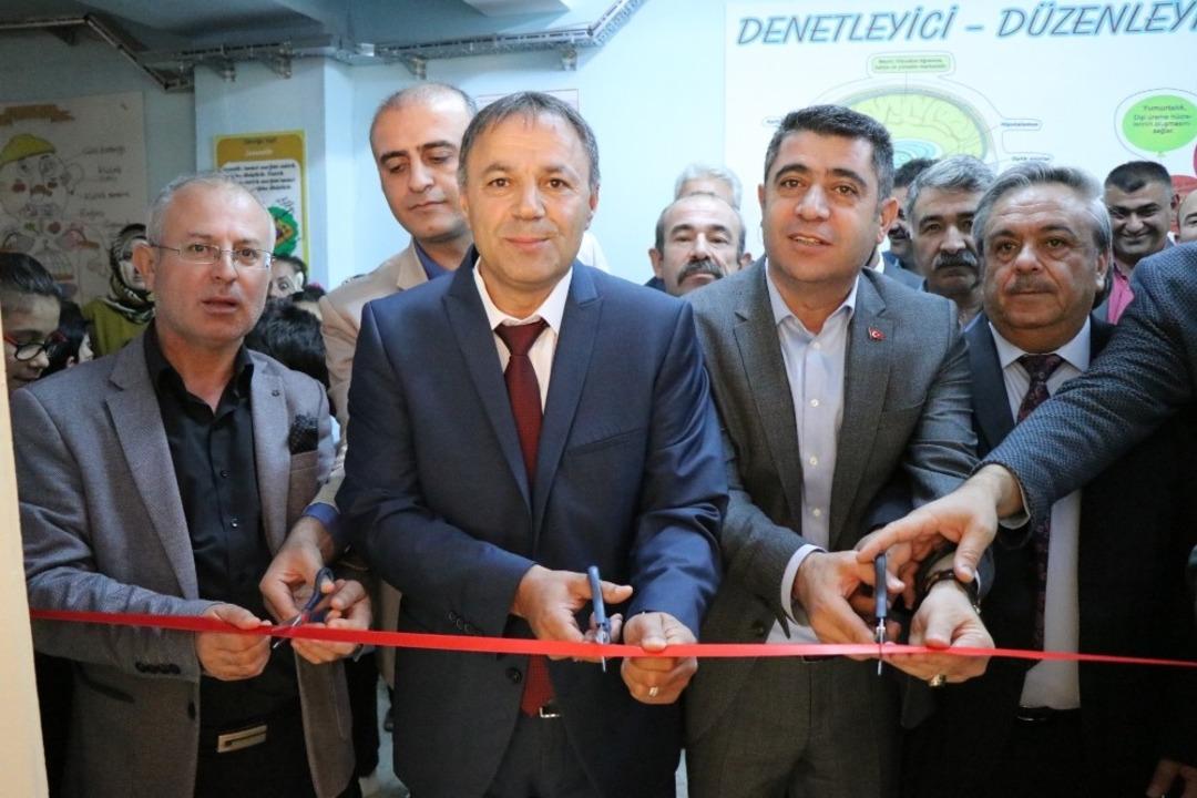 T&uuml;rk Metal Sendikası Kayseri Şubesi &ouml;ğrencilerin y&uuml;z&uuml;n&uuml; g&uuml;ld&uuml;rd&uuml;