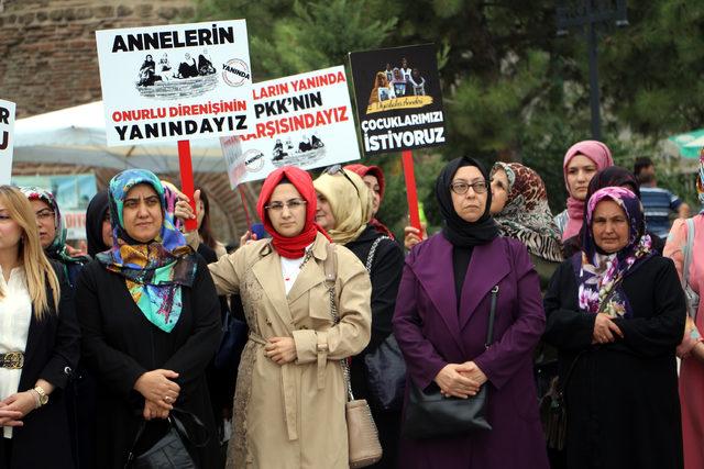 Diyarbakır'da nöbet tutan annelere Sivas ve Tokat'tan destek