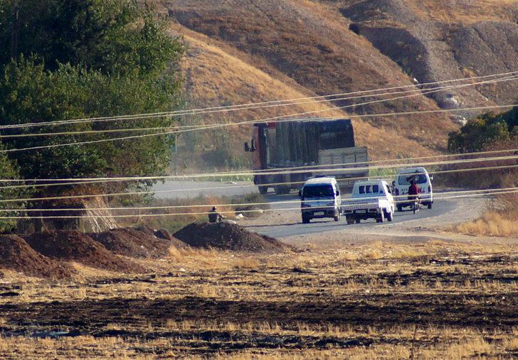 Teröristler kazdıkları tünellere beton blok yerleştiriyor G3