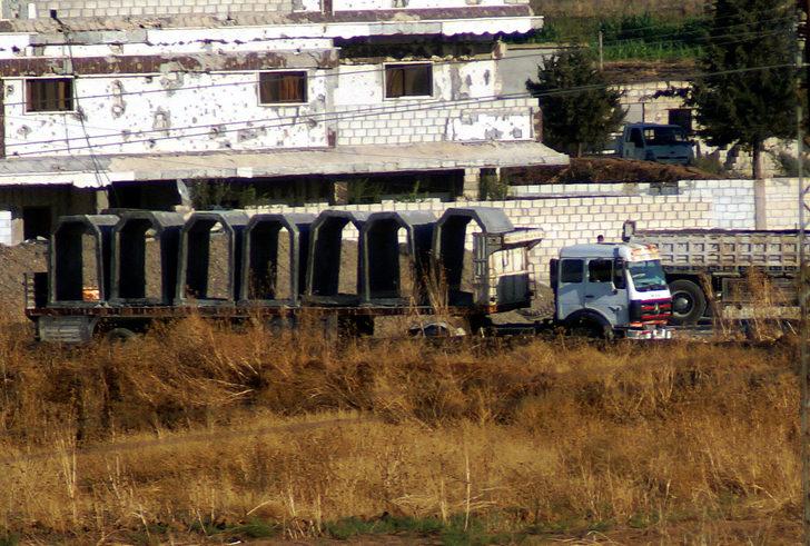 Teröristler kazdıkları tünellere beton blok yerleştiriyor G2