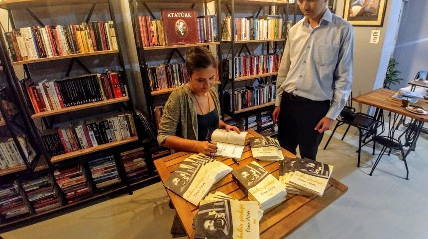 Manisa’da şiir ve fotoğraf dolu bir gece yaşandı