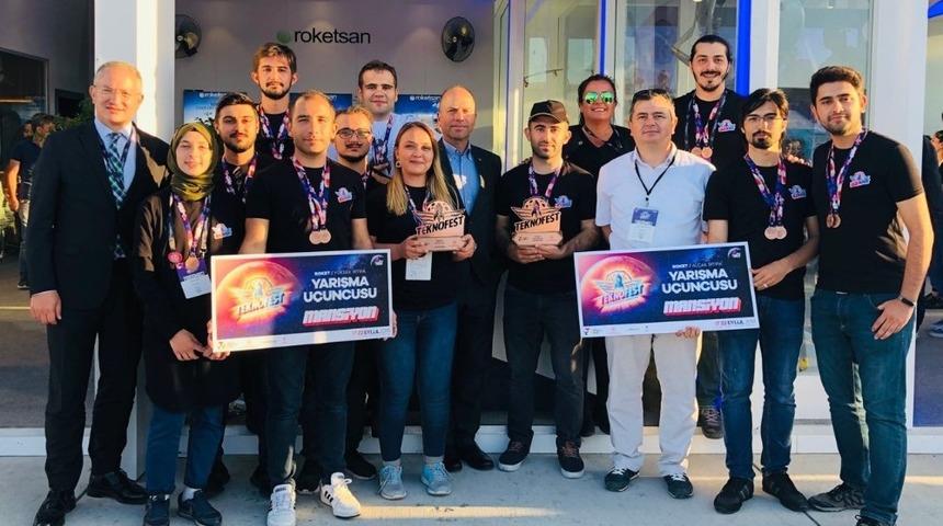 KB&Uuml;&rsquo;ye, Teknofest&rsquo;teki roket yarışmasında iki &ouml;d&uuml;l