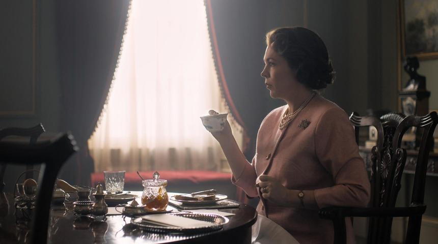 Kraliyet dizisi The Crown kaldığı yerden devam ediyor