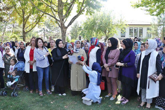 HDP önündeki ailelere Diyarbakırlı kadınlardan destek 