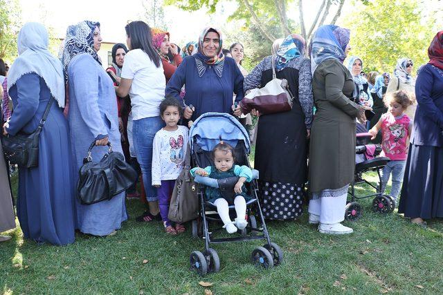 HDP önündeki ailelere Diyarbakırlı kadınlardan destek 