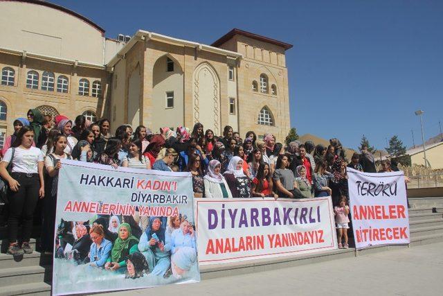 Hakkari’den Diyarbakır’daki annelere destek