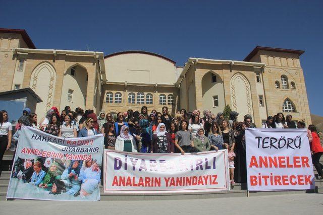 Hakkari’den Diyarbakır’daki annelere destek