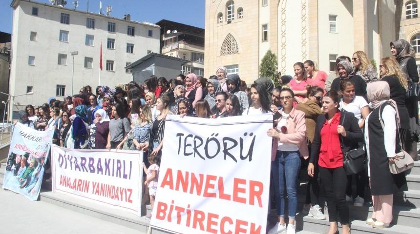 Hakkari&rsquo;den Diyarbakır&rsquo;daki annelere destek