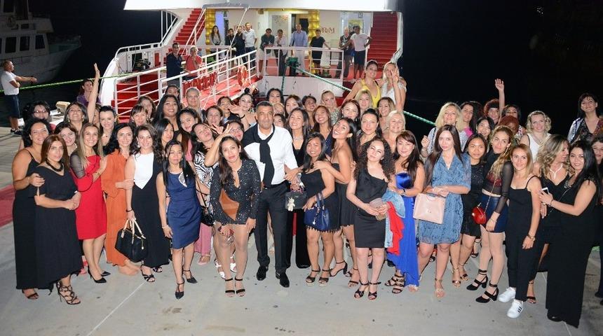 SPA personelleri sezona  pasta keserek veda etti