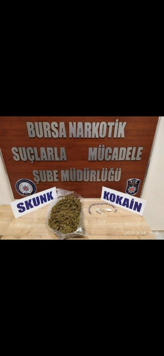 Bursa’da 1 kilo esrar ve nadir olarak bulunan siyah kokain ele geçirildi