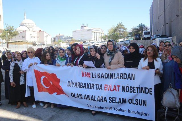 Vanlı kadınlardan Diyarbakır’daki annelere destek