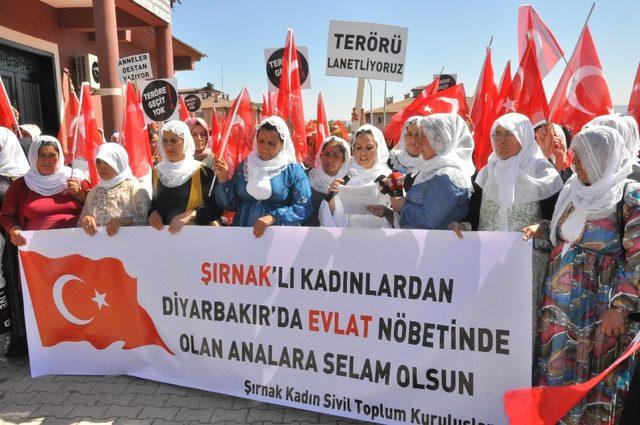 Şırnaklı annelerden HDP Diyarbakır il binası önünde eylem yapan ailelere destek