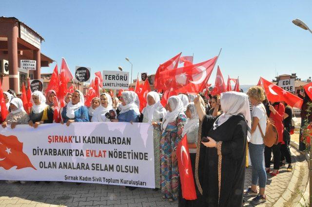 Şırnaklı annelerden HDP Diyarbakır il binası önünde eylem yapan ailelere destek