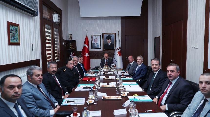 ‘Üniversite Güvenlik Tedbirleri Toplantısı’ Vali Çakacak’ın başkanlığında yapıldı
