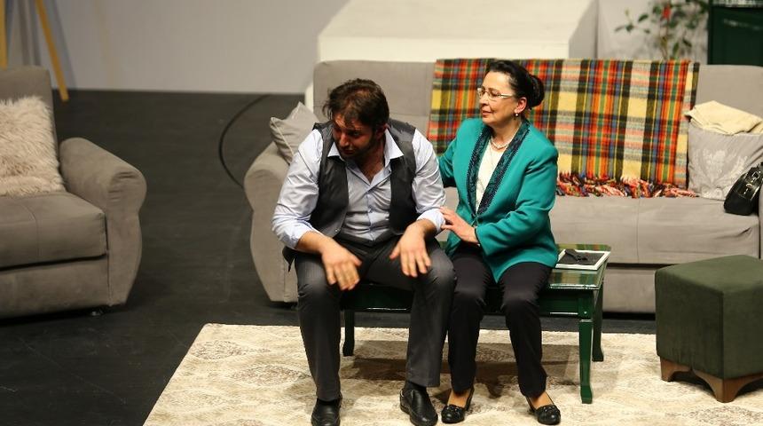 Denizli Büyükşehir Belediyesi Şehir Tiyatrosu perdelerini açıyor