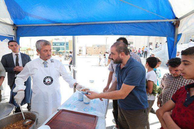 Şahinbey’den her gün 10 bin kişiye aşure