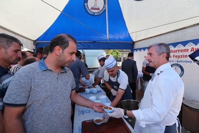 Şahinbey’den her gün 10 bin kişiye aşure