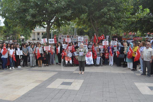 Diyabakır'da HDP önündeki annelere Denizli'den destek