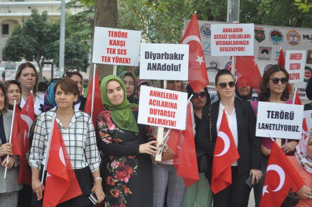 Diyabakır'da HDP önündeki annelere Denizli'den destek