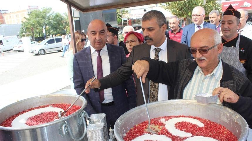 Salihli MHP&rsquo;den aşure hayrı