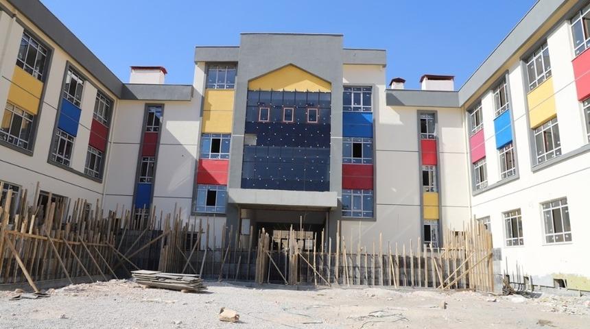 Cizre Kaymakamı Sinanoğlu, okul inşaatlarını yerinde inceledi