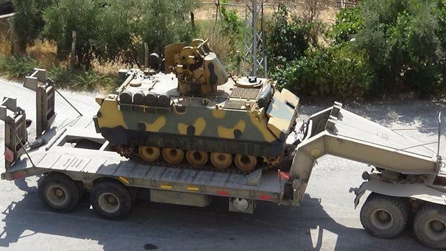 Hatay’dan sınır birliklerine tank sevkiyatı sürüyor