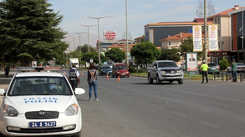 S&uuml;r&uuml;c&uuml;lere arabada sigara i&ccedil;me cezası