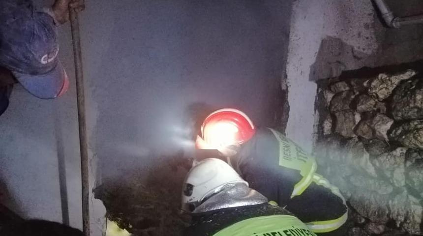 Ahırda &ccedil;ıkan yangın korkuttu