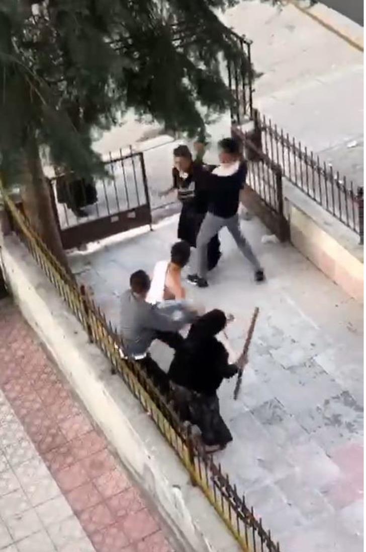 Ankara'da taşlı sopalı kavga: 3 yaralı G1